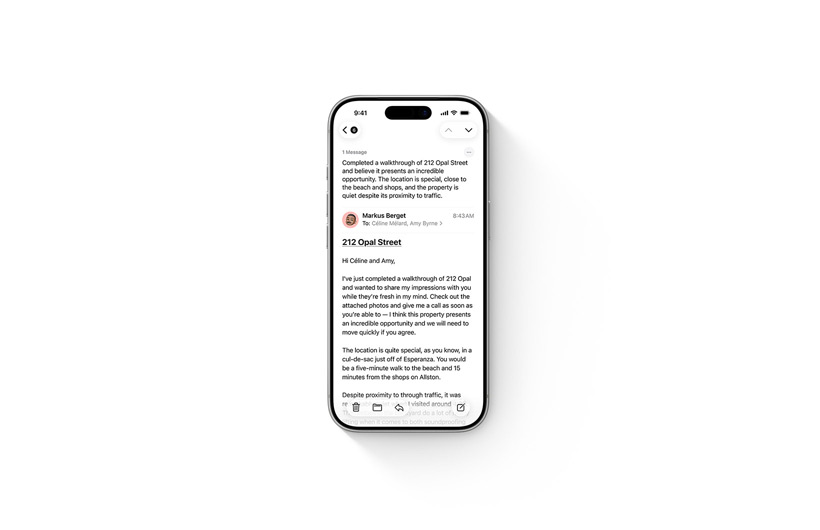 Três dispositivos iPhone a mostrar a Apple Intelligence: resumo de voicemail, gravação e resumo de notas e chamadas, e resumo de email
