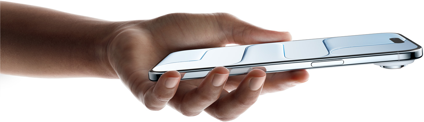En hånd holder en himmelblå iPhone Air vist forfra og fra siden med meget tynd profil, Dynamic Island og knapperne: sideknap og Kamerabetjening
