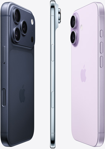 Lateral de la cámara de un iPhone 17 Pro en color azul profundo, perfil de un iPhone Air en color azul cielo y parte posterior de un iPhone 17 color lavanda, todos dispuestos en forma de abanico.